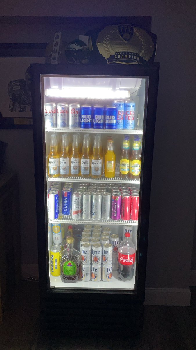billy_smith13's tweet photo. @RossTuckerNFL #showmeyourfridge @RossTuckerNFL https://t.co/le6mDrhuGy