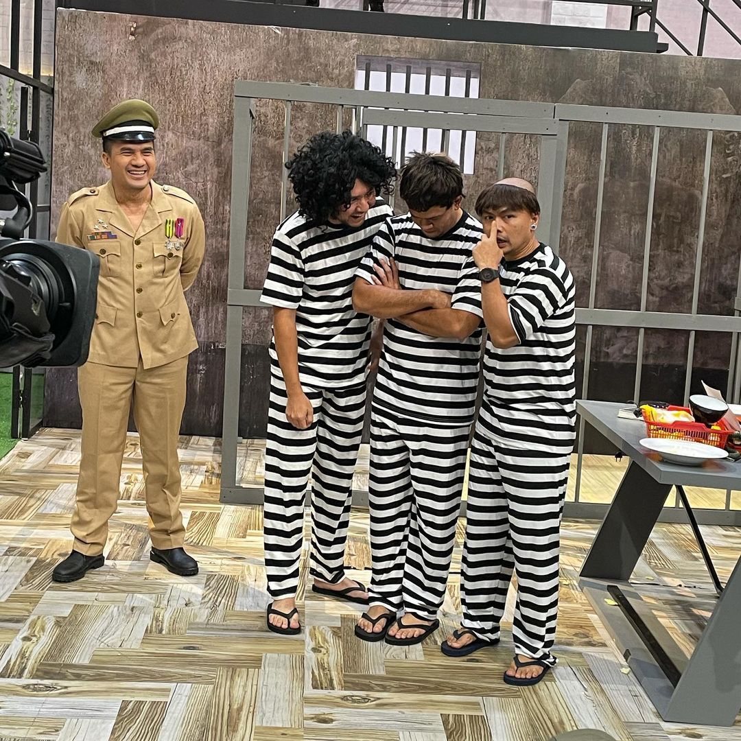 ezkisuyanto's tweet photo. Stasiun tv hilang nalar kewarasan,tak punya empati dan simpati bhw korban pelecehan menderita seumur hidup,membuat pelaku seperti tidak pernah melakukannya,munafik spt org2 yg dikritisi dlm berita dan talkshow mereka..begini amat cari makan..karma has no deadline..wait!! https://t.co/67ZfqJj1eL