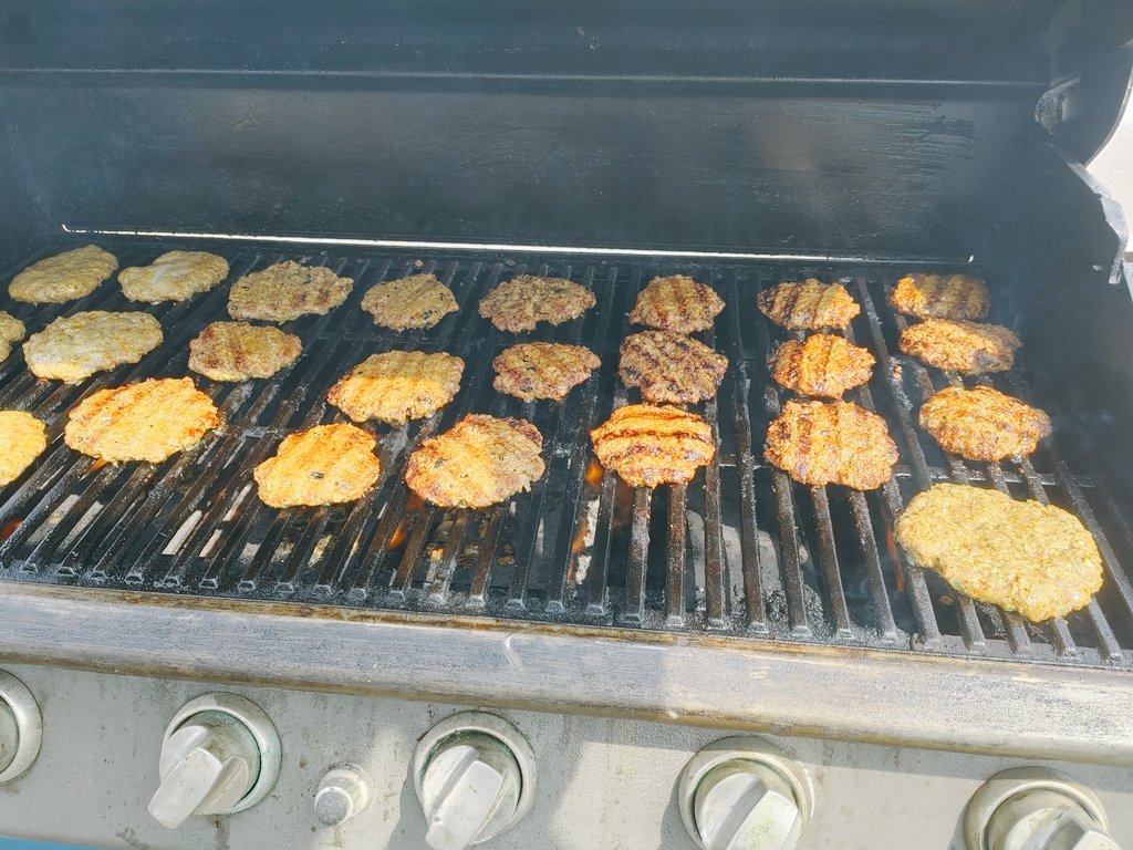 aleeminate's tweet photo. Krabby Paties anyone? #chefaleem https://t.co/GFWV4cqesM