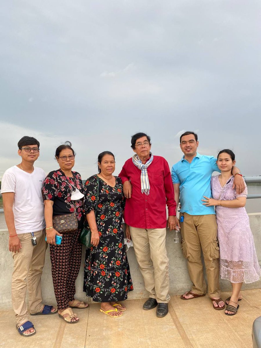 LongVannak2's tweet photo. happy sunday with my family https://t.co/qTt2GwOL1U