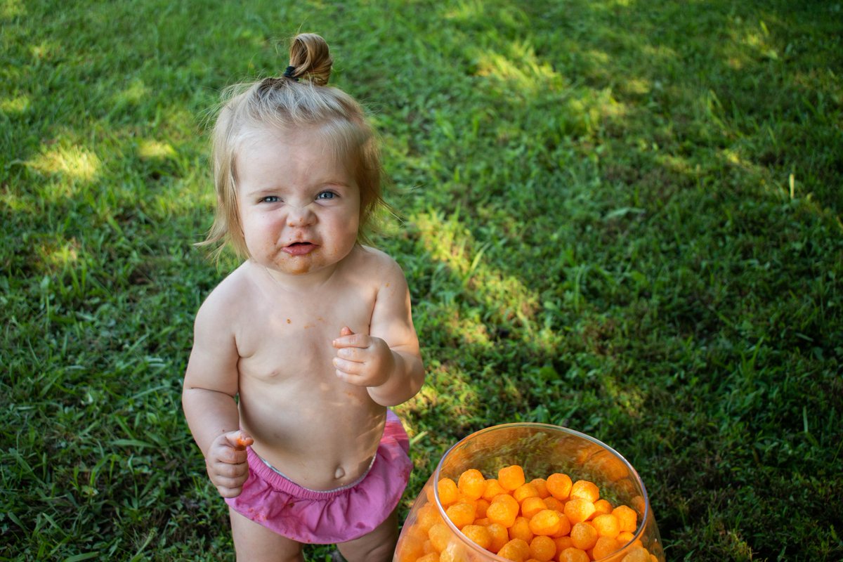 eclaired13's tweet photo. For the love of cheese balls 🧡 
If @UtzSnacks ever needs a product model - I've got your girl 
#LorelaiAdler @pummizzle29
https://t.co/66AHYMxrGx https://t.co/1JCdlSRsJg