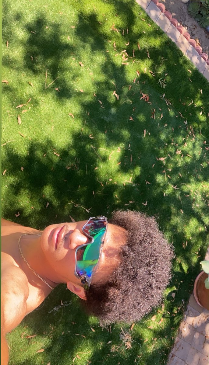 juinhisworld's tweet photo. Way too sexy https://t.co/hbxkldVv3t