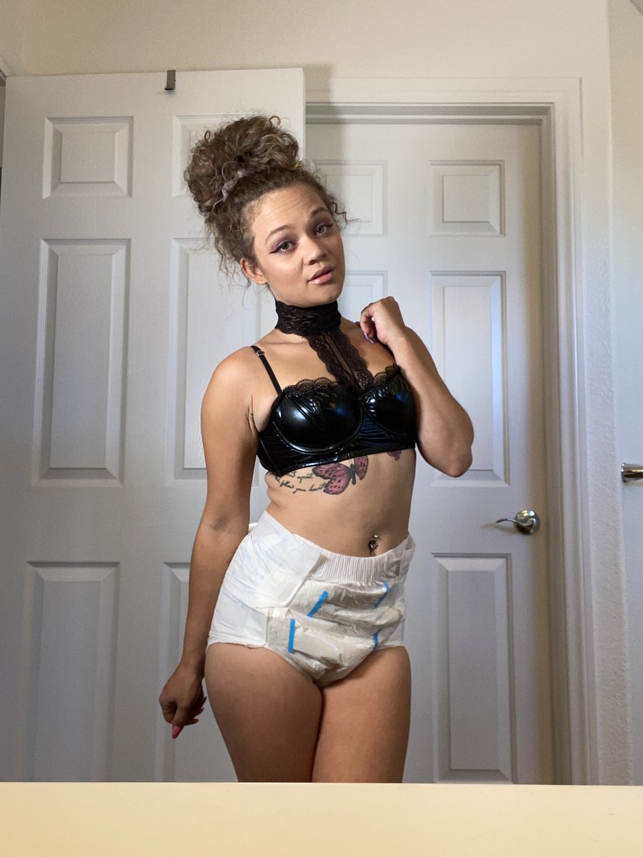 littlekikicali's tweet photo. Your sexy diapered girlfriend, at your service Babe 😘 let’s make this diaper swell together https://t.co/mnHTG2URKE