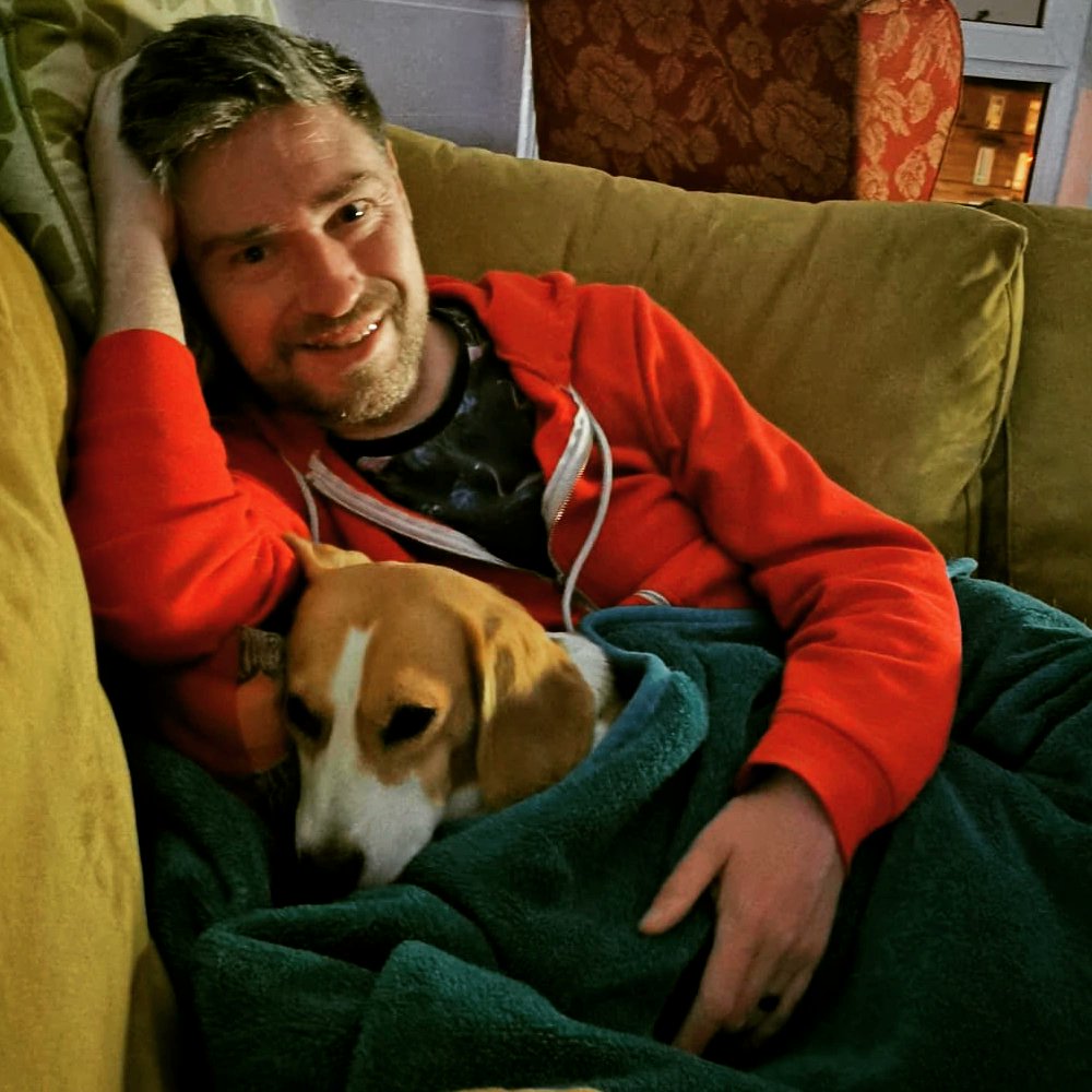 tiggtag's tweet image. Saturday night sofa snuggles with my girl!

#sofasnuggles #sofasaturday #beagle #MyGirl #Saturday #dudeswithdogs