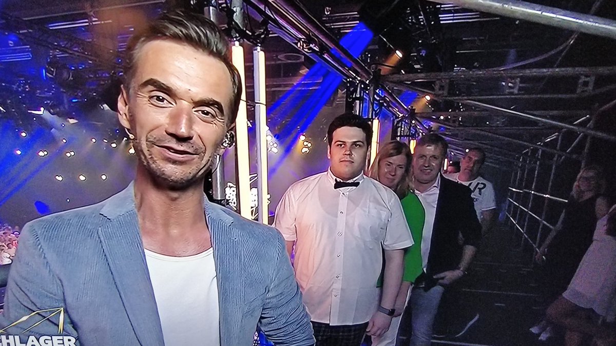 ChristianKstr76's tweet photo. Meine Kommunion war richtig toll #schlagerchallenge https://t.co/hVzDRfURmN