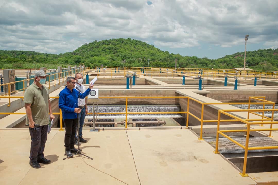 willy_casanova's tweet photo. Última inspección para poner operativa la planta potabilizadora Wüinpala. En horas se acabará la turbidez en el agua potable y llegará clara a los hogares. Agradezco por tanta paciencia y comprensión a las familias maracaiberas.

@NicolasMaduro
@EvelynBVasquez
@OmarPrietoGob https://t.co/2MlNn8ftsO