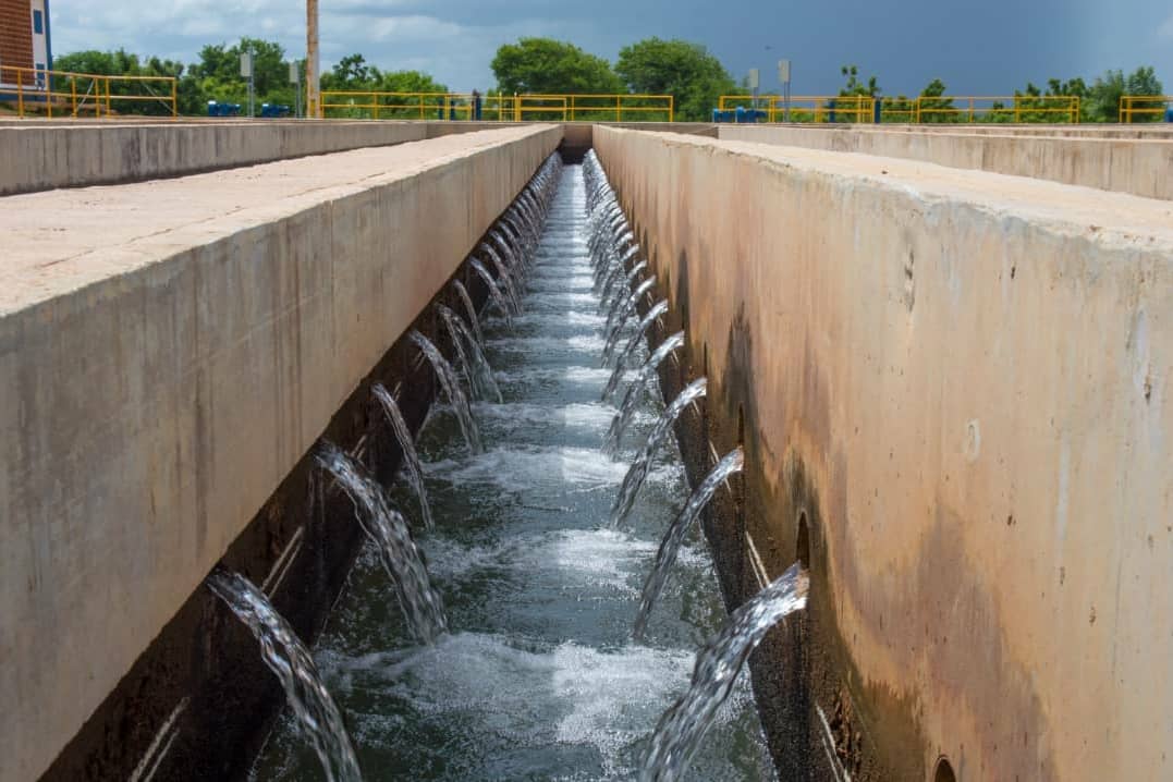 willy_casanova's tweet photo. Última inspección para poner operativa la planta potabilizadora Wüinpala. En horas se acabará la turbidez en el agua potable y llegará clara a los hogares. Agradezco por tanta paciencia y comprensión a las familias maracaiberas.

@NicolasMaduro
@EvelynBVasquez
@OmarPrietoGob https://t.co/2MlNn8ftsO
