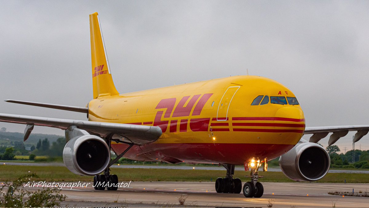 jmanatol's tweet photo. #SabadoNoche
Para que disfrutemos de las cosas que tenemos en nuestros supers, tiendas, casas, alguien las trae desde sus fábricas

Los @Airbus #A300 de @dhl además de cargar sus pilotos saludan a los #spotters 

@ForondaAirport 
#EsDeAviadorSaludarAlSpotter 
#LEVT #VIT https://t.co/FKNFpX8HRN