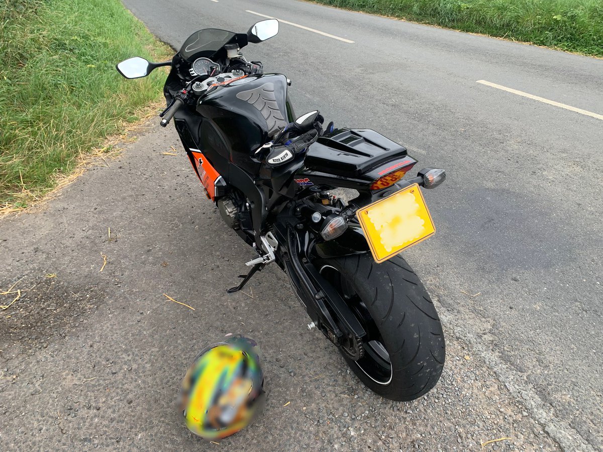 174DM's tweet photo. The rider of this motorcycle that I stopped near #Hessay #York was issued a VDRS for his ‘handy work’ #homemade #ShoddyEffort
https://t.co/7js2932PAO https://t.co/gzqe6aGTW5