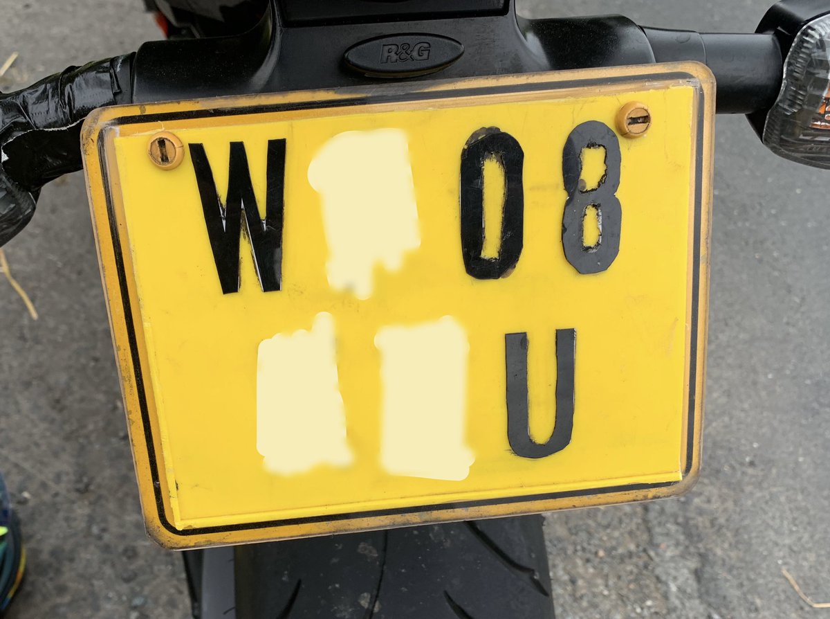 174DM's tweet photo. The rider of this motorcycle that I stopped near #Hessay #York was issued a VDRS for his ‘handy work’ #homemade #ShoddyEffort
https://t.co/7js2932PAO https://t.co/gzqe6aGTW5
