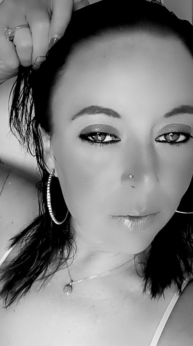 Brittain1980's tweet photo. The PAST is your lesson.
The PRESENT is your gift.
The FUTURE is your motivation.
#nofilterneeded #thatnaturalglow #itiswhatitis #gettingbacktome #findingmyownsmile #workingonmeforme #makingmyselffeelbeautiful #itsprogressnotperfection #iamwhoiam #weekendvibes #lovinmesomeme https://t.co/gzhkBSJeNd