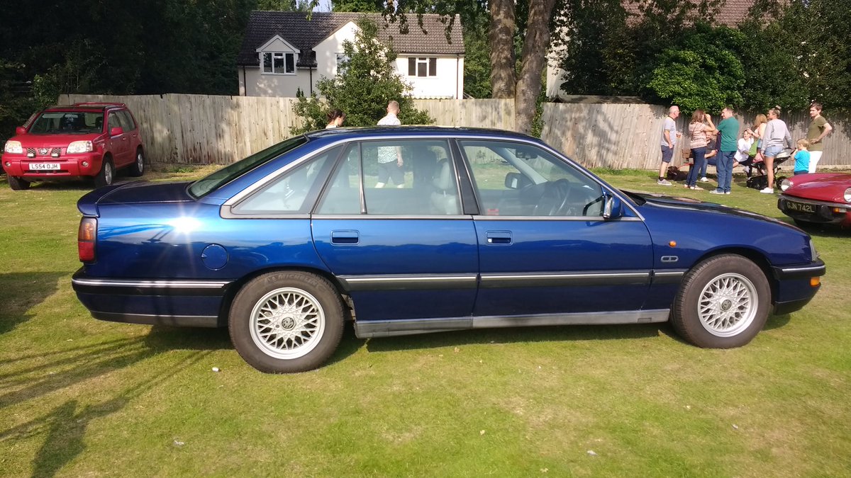 TK42138's tweet photo. Trying to remember the last time I saw one of these on the road. The Vauxhall Senator. #AClassicAffair #HemingfordAbbots #VauxhallSenator https://t.co/FzZxU50FHd