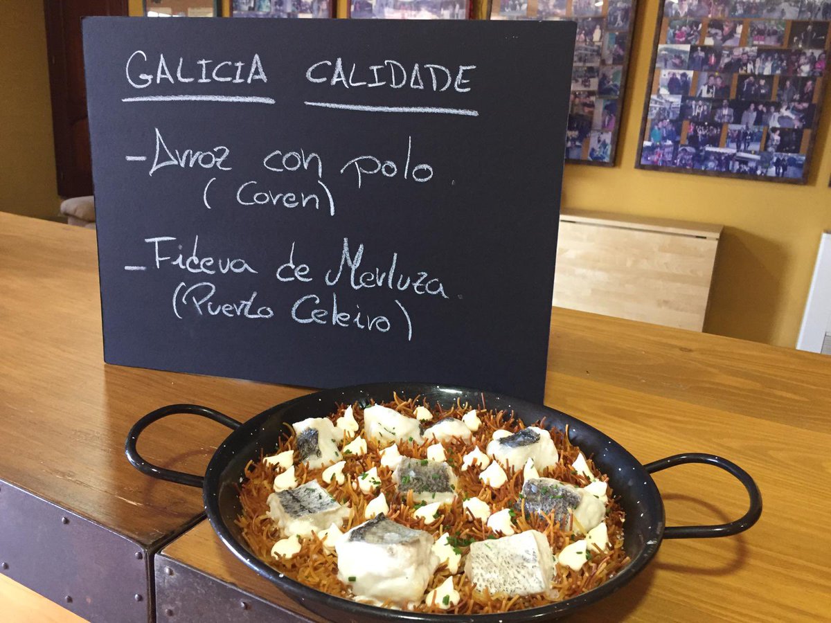 GaliciaCalidade's tweet photo. Como cada ano, os convidados do @festivaldecans puideron gozar dunha comida elaborada por @FranKikePineiro con produtos #GaliciaCalidade Grazas ás empresas colaboradoras #ingapan, @torredenunez, @PazoAnzuxao , @DanibertoQuesos, @GrupoCoren , @DeMerluza, @GranxaOCancelo https://t.co/hOwcAZo9tc