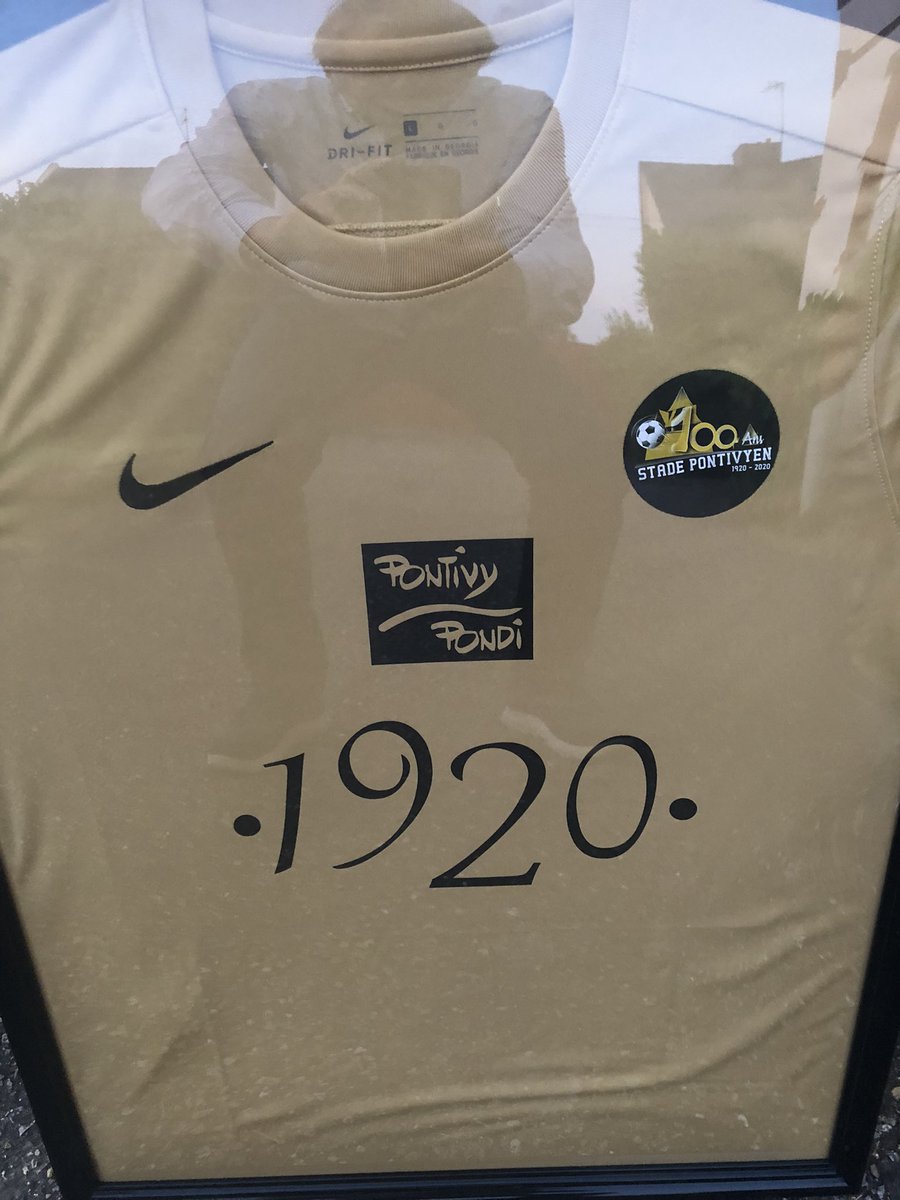 JARNIGONM's tweet photo. #football @StadePontivyen @BenoitJacq @gyguillot @JestinHerve @VillePontivy @juliemingam @TelegrammePondi @Pontivy_Journal Centenaire et 1er Match au fbg de Verdun: Christine Le Strat maire est venue apporter son soutien au président Le Plenier et son équipe!Pontivy aime le foot! https://t.co/RpSnldX8DS