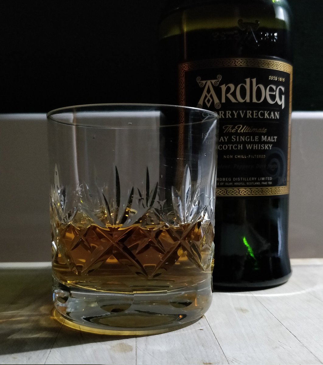 garryhunter's tweet image. Tonight&apos;s #properdram is the outstanding @Ardbeg Corryvreckan 🥃 Not one for the uninitiated, it&apos;s a massive, meaty whisky that demands your attention, leads you astray, and leaves you wondering what the hell just hit you. This is whisky at its absolute best #LifeIsGood #slàinte