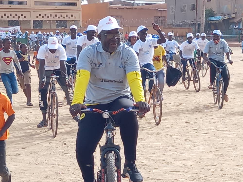 JCIMopti's tweet photo. Revivez en images la réalisation de notre projet communautaire dédié aux sports. Nous avons fait le tour de la ville de Mopti en bicyclettes avec la participation des autorités politiques et administratives. Vivement la deuxiÚme édition de "Mopti Tour"
#JCIMopti #JCIMali #JCIRise https://t.co/DBe0dGSpAe