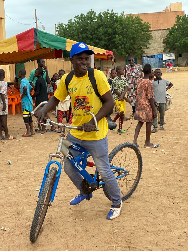 JCIMopti's tweet photo. Revivez en images la réalisation de notre projet communautaire dédié aux sports. Nous avons fait le tour de la ville de Mopti en bicyclettes avec la participation des autorités politiques et administratives. Vivement la deuxiÚme édition de "Mopti Tour"
#JCIMopti #JCIMali #JCIRise https://t.co/DBe0dGSpAe