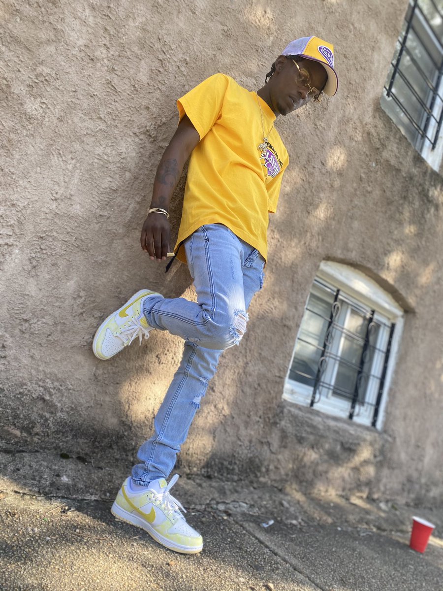 Emoney_NFC's tweet photo. Real Niggas Stand On All 10 👣  #NFCshxt✨✨✨ #4EvaCake💔 https://t.co/xWOvqL53dy