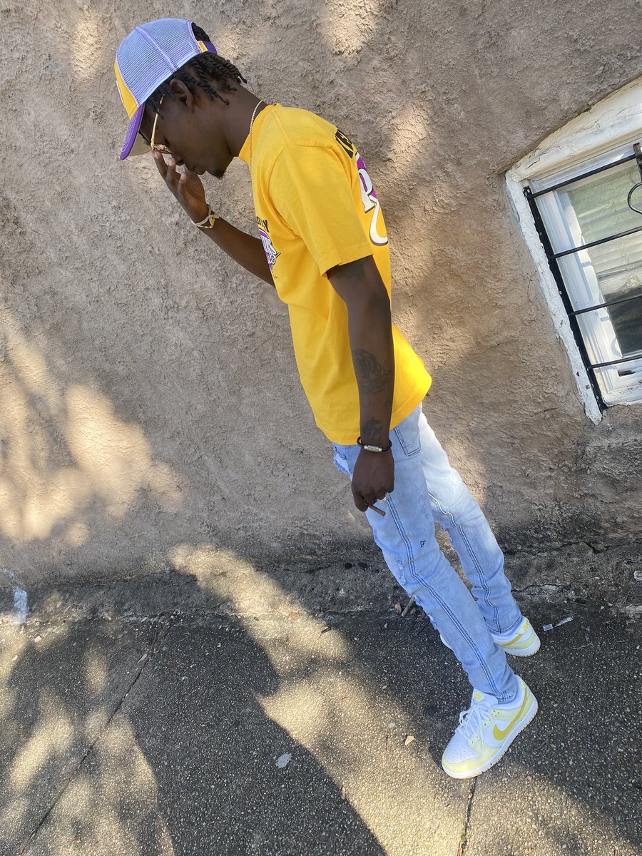 Emoney_NFC's tweet photo. Real Niggas Stand On All 10 👣  #NFCshxt✨✨✨ #4EvaCake💔 https://t.co/xWOvqL53dy