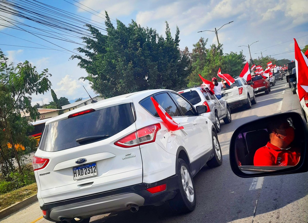 PoloCrivelli's tweet photo. Gracias Amigos cholomeños por demostrar este cariño en la Gran Caravana Liberal hoy 04 Septiembre en el Municipio de Choloma.
#YaniPresidente 
#ElCambioDeLaGente
#PoloAlcalde
#YoConPoloEstoy https://t.co/E49gZxWj7c