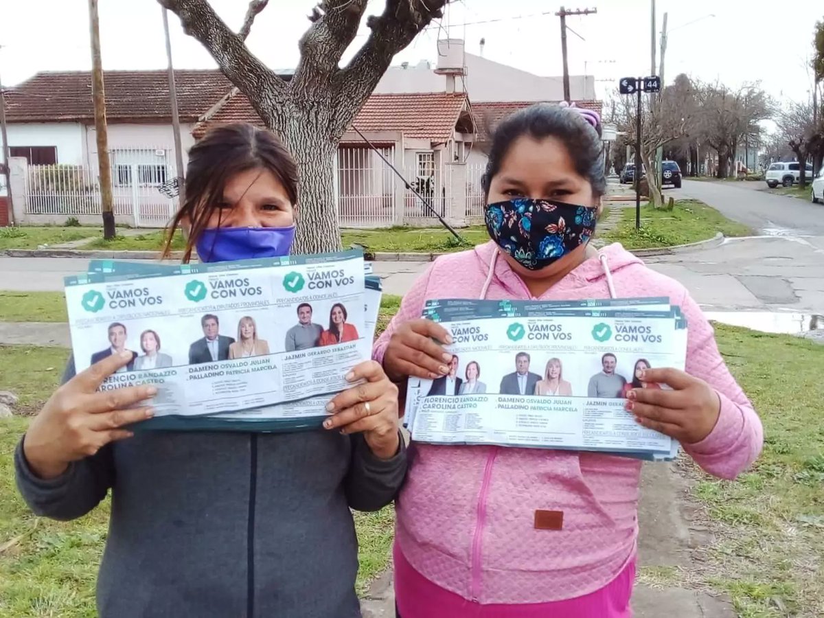 GerardoJazmin's tweet photo. 👉 Llevamos nuestra boleta y nuestras propuestas a toda la ciudad 

✅ Junto a @RandazzoF queremos llevar soluciones a los problemas de los platenses dejando atrás las peleas y discusiones sin sentido

🗳 Este 12 de septiembre acompañanos con tu voto

#VamosConVos #Lista111 https://t.co/Y3QXFqK7dq