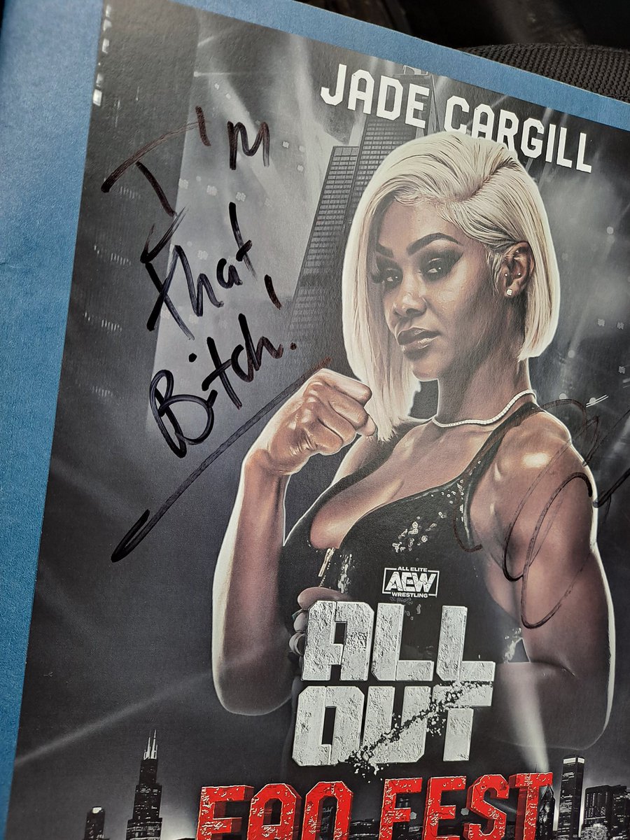 @Jade_Cargill is a beast! Keep in mind I'm 6' tall too 😅 and just a reminder to everyone in the casino royale, she's that bitch! 💪🏾 #AllOutFanFest