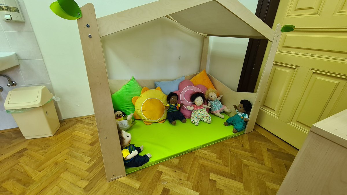 Od danas smo, zahvaljujući UNICEF Hrvatska i projektu Jamstvo za svako dijete #ChildGuarantee na #ufzg odsjeku u Čakovcu bogatiji za praktikum RPOO.
#UNICEFHrvatska