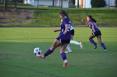 volleykmk's tweet photo. Taylor doing her soccer thing!! 💜🤍⚽️❤️#24 #controlthemiddle @_taylorkelley_ https://t.co/FxlPByM45n