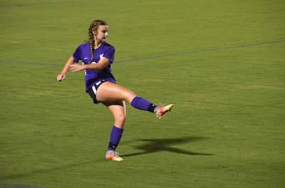 volleykmk's tweet photo. Taylor doing her soccer thing!! 💜🤍⚽️❤️#24 #controlthemiddle @_taylorkelley_ https://t.co/FxlPByM45n