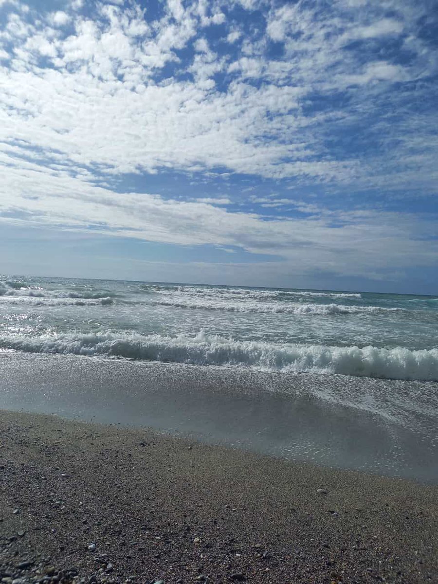 CozziCarla's tweet photo. I left my soul there
Down by the sea https://t.co/BG09P1pcVd