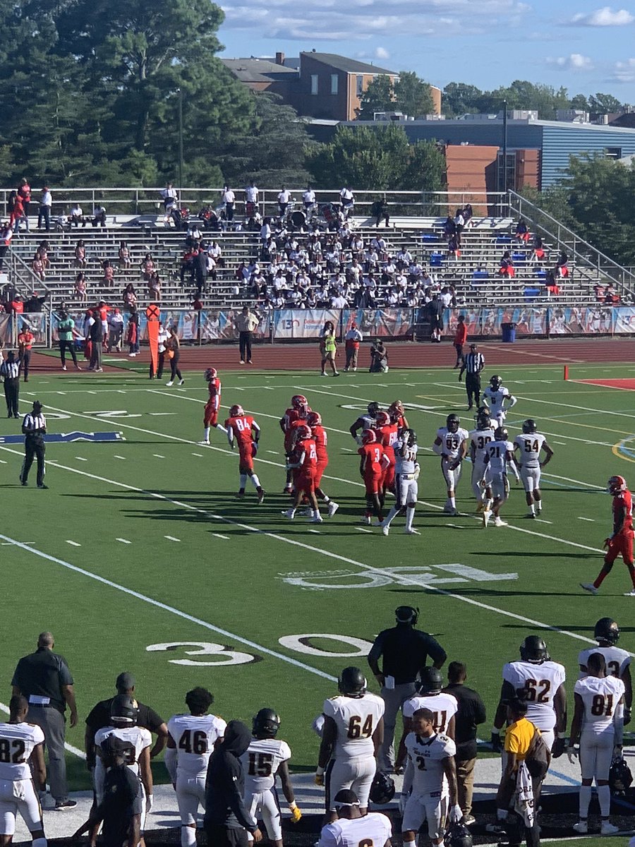 NikkiBJaxx417's tweet photo. Still 19-0 DSU on top! We outside and it’s HOT!  Dukes is back in the Hornets Nest!! Ayeeeee Scrap! #3OnMe #3isMyDelStateHornet🏈🐝💙❤️ #MEAC 7:53 left in first half. https://t.co/dreUBeXp4P