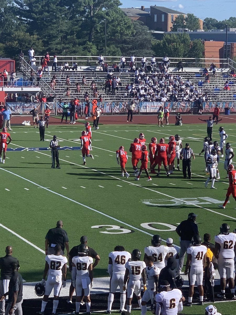 NikkiBJaxx417's tweet photo. Still 19-0 DSU on top! We outside and it’s HOT!  Dukes is back in the Hornets Nest!! Ayeeeee Scrap! #3OnMe #3isMyDelStateHornet🏈🐝💙❤️ #MEAC 7:53 left in first half. https://t.co/dreUBeXp4P