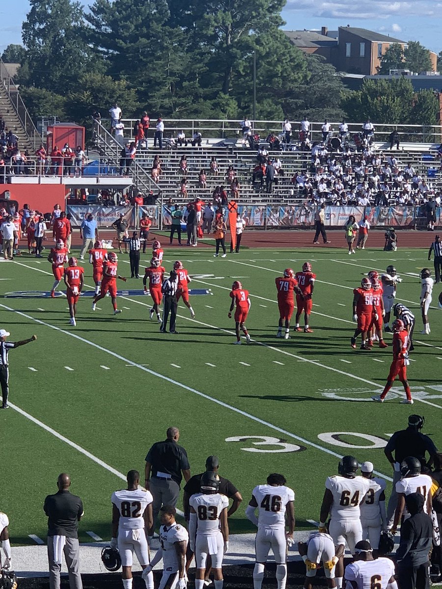 NikkiBJaxx417's tweet photo. Still 19-0 DSU on top! We outside and it’s HOT!  Dukes is back in the Hornets Nest!! Ayeeeee Scrap! #3OnMe #3isMyDelStateHornet🏈🐝💙❤️ #MEAC 7:53 left in first half. https://t.co/dreUBeXp4P