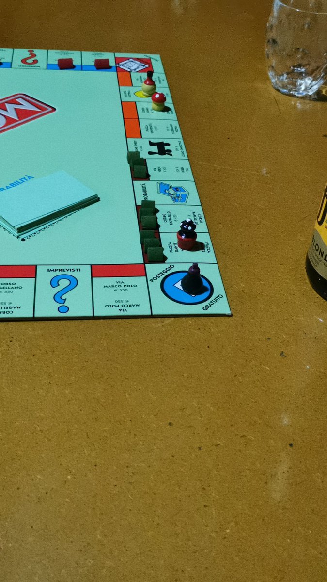 Th_Dm4570's tweet image. #Fedeliallalinea Marroni e Rossi meta di Monopoly.