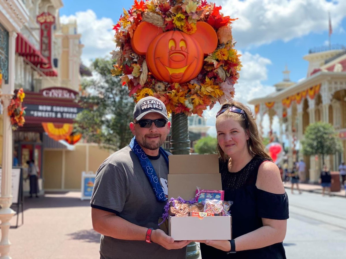 mstreettreatco's tweet photo. Hi Y’all! It’s Rob and Mel!! We’re so excited that Kristin and Rusty have entrusted us with Main Street Treat Co. 
Head over to our website to order before they’re gone. *Available For A Limited Time!! Get before 8am Sunday or before they sell out. https://t.co/phVV0qy4hv