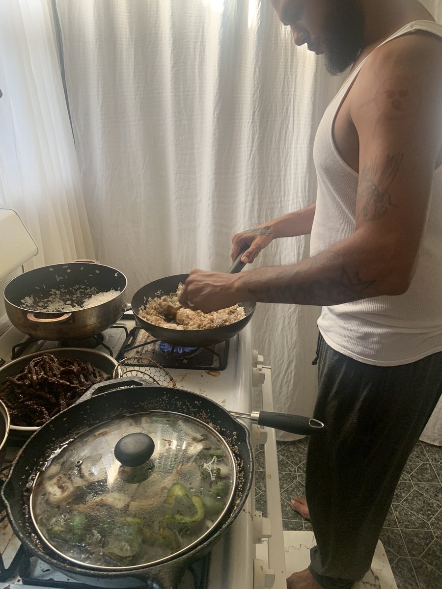 QueenofMisfitz's tweet photo. I’m lucky #hecooksforme https://t.co/1pAjrYOdXU