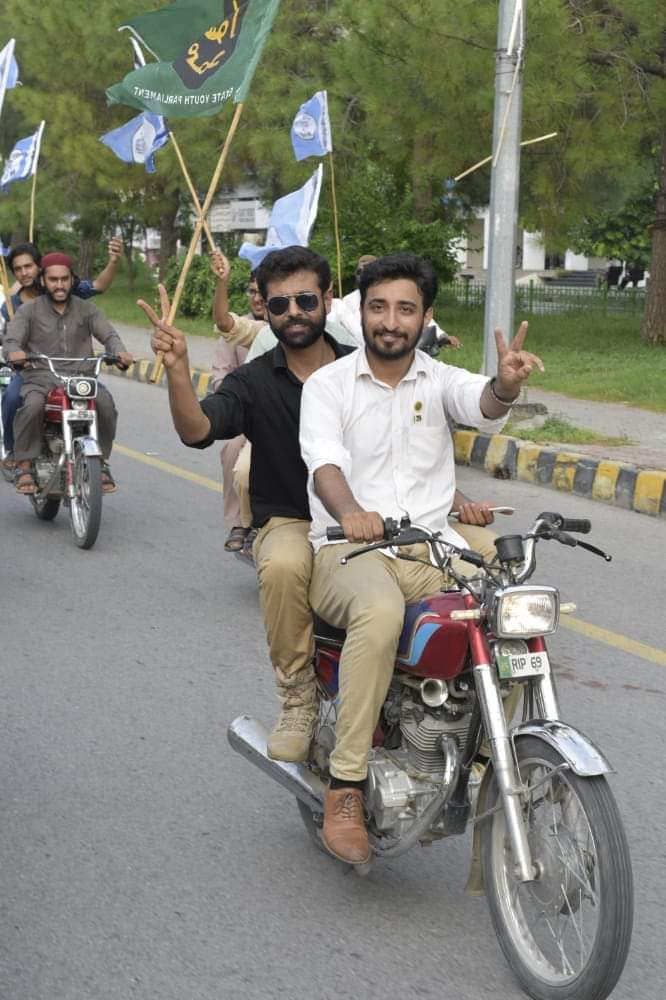 waqassaleem650's tweet photo. Here is another one ❤❤
#HBD_ShaheerSialvi https://t.co/afNMCBGGjh