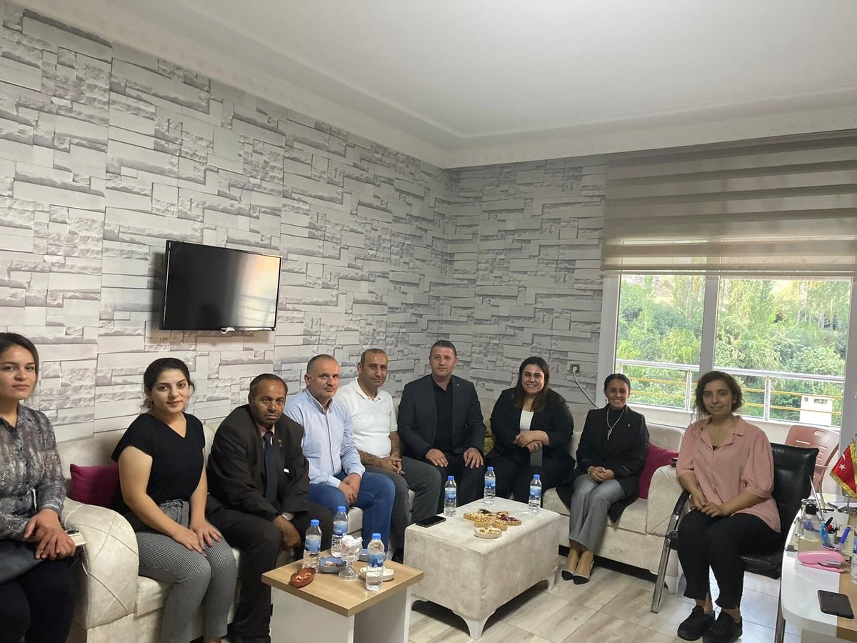 TelliogluRana's tweet photo. AK Parti Gen.Mer.Kad.Kol.MKYK Üyesi Sivil Toplum ve Halkla İlişkiler Birim Baş.Yard. Sn.Hatice Atan, Uludere İlçe Baş. Sn.Ahmet Tonka,İlçe MEM Sn.Mikail Demirtaş ve Halk Eğitim Müdürü Sn.Emin Bayram ile birlikte,Uludere Aile Destek Merkezi’ni ziyaret ettik. https://t.co/GPHBWShgT3