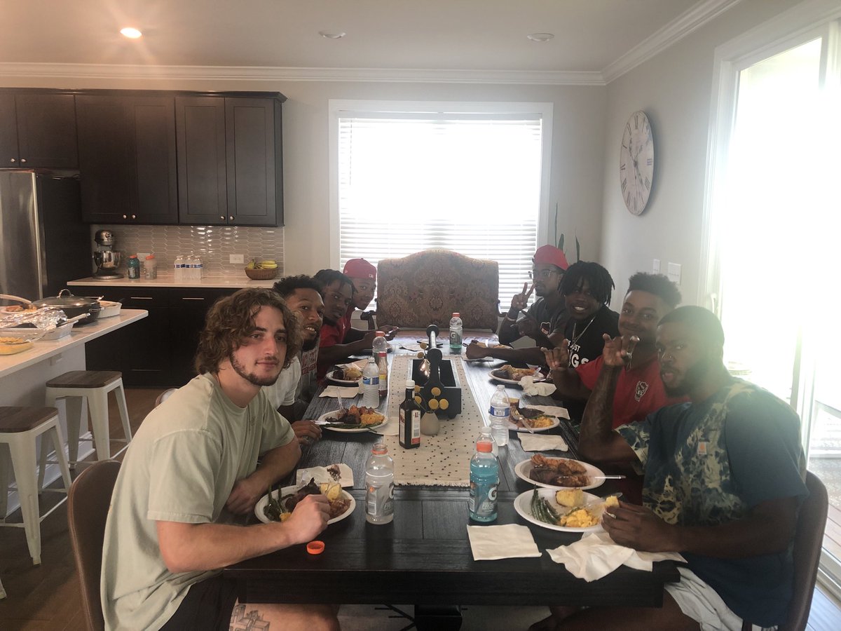 Hanging with my guys at the house ! #lovetheseboys
#1pack1goal
