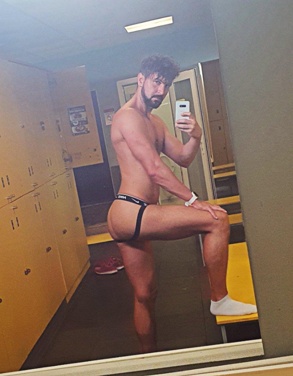 PRGmatt's tweet photo. EVEN YOUR MUM CALLS ME DADDY 😏
#gym #gymselfie #fitness #sporty #slimfit #fit #physique #chest #workout #gayguy #gaykik #gaylad #instagay #fitgay #gayfitness #gayfit #gayscruff #slovakgay #beardedgay #gayczechoslovakia #bearded #hunk #eyecandy #gayotter #gaysnap #bestslovakboys https://t.co/kHpHjfx2g0