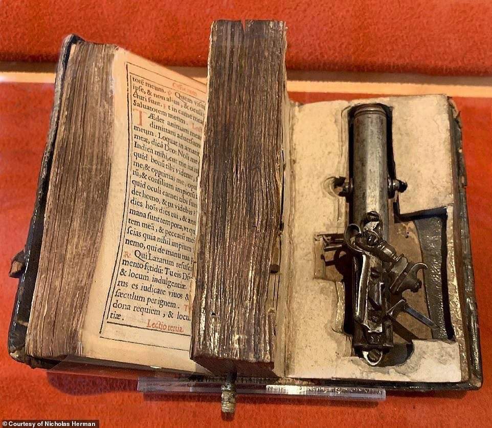 archeohistories's tweet photo. A gun hidden within a bible, made for Francesco Morozini, Duke of Venice (1619-1694). The owner of the Bible could pull the silk bookmark to shoot while the book was still closed. Now on display at the Museo Correr in Venice.
#archaeohistories https://t.co/k9WyX1ZFhZ
