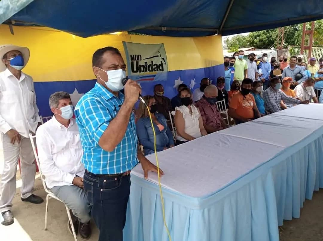 EmilioSilveiraA's tweet photo. #4Septiembre| ENCUENTRO DE DIRIGENTES COMUNITARIOS EN LAS GARCITAS. 

La Fórmula UNITARIA de Infante intercambio ideas y propuestas con la dirigencia local buscando soluciones a la desidia y al caos generado por las malas políticas del régimen. 

#SacalosConTuVoto #VotaUNIDAD https://t.co/mOSkZPq6mk