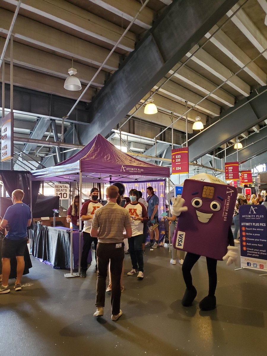 TAShan421's tweet photo. .@Affinity_Plus Chip was excited to be back on campus today for #ExploreU welcoming new students to #UMN https://t.co/Z9wGD8OX6P
