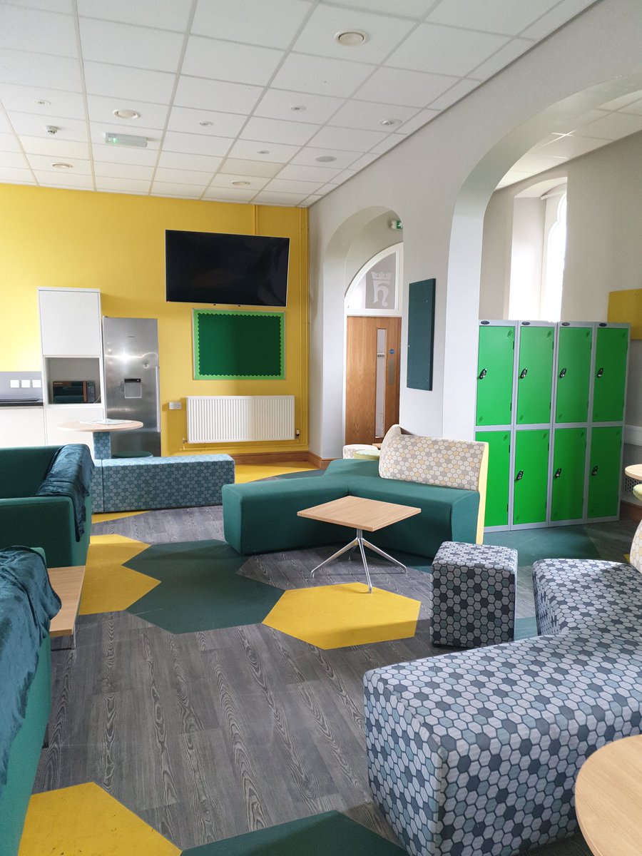 CforL_CCB's tweet photo. Sparkling and shiny and ready for next week. Bring it on Sixth Form. Let's be the best we have ever been #curriculumforlife #ccb #sixthformlife https://t.co/fGdAM1ZiBL