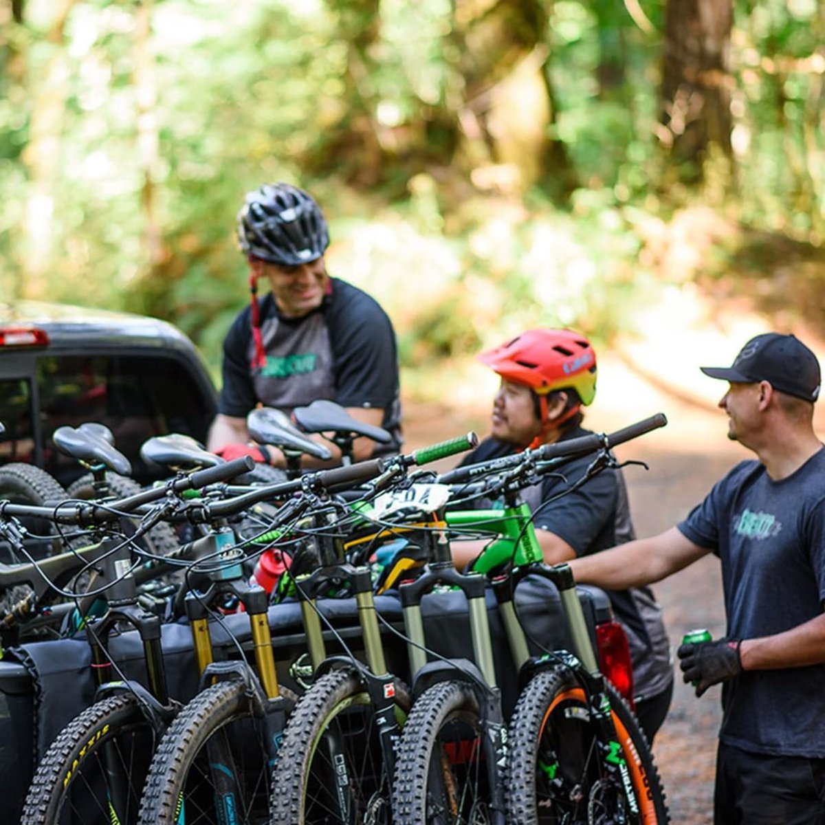 yakimaracks's tweet image. Weekend laps with friends are hard to beat. We hope your weekend is all smiles. #YakimaRacks #TakeItEasy #GateKeeper
