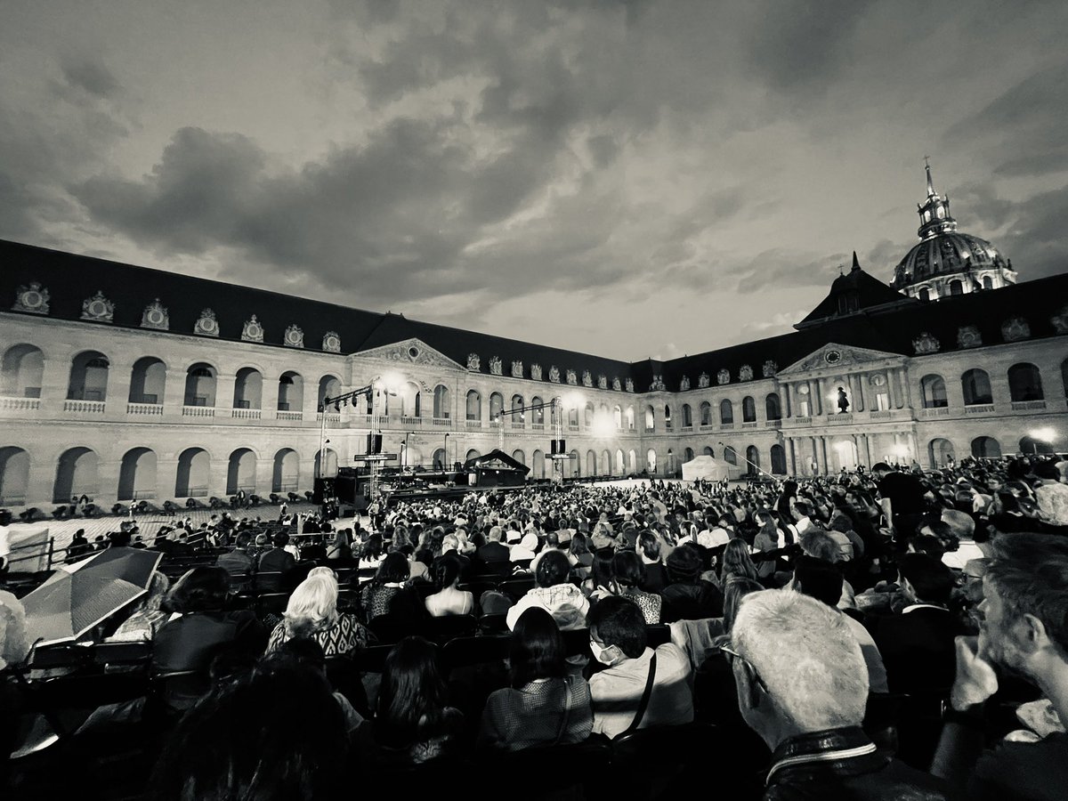 tomjbarry's tweet photo. Madame Butterfly en plein air à l’Hôtel des Invalides https://t.co/nTet84cph9