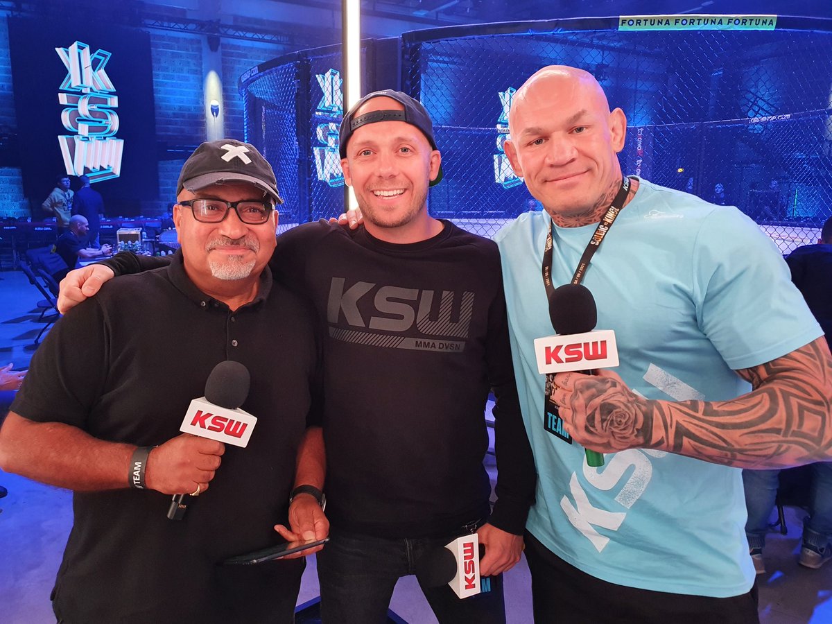 PlanetHoekstra's tweet photo. Enjoying calling the show in Warsaw tonight...main event coming up next!

#KSW63 https://t.co/xwOaNZGMom