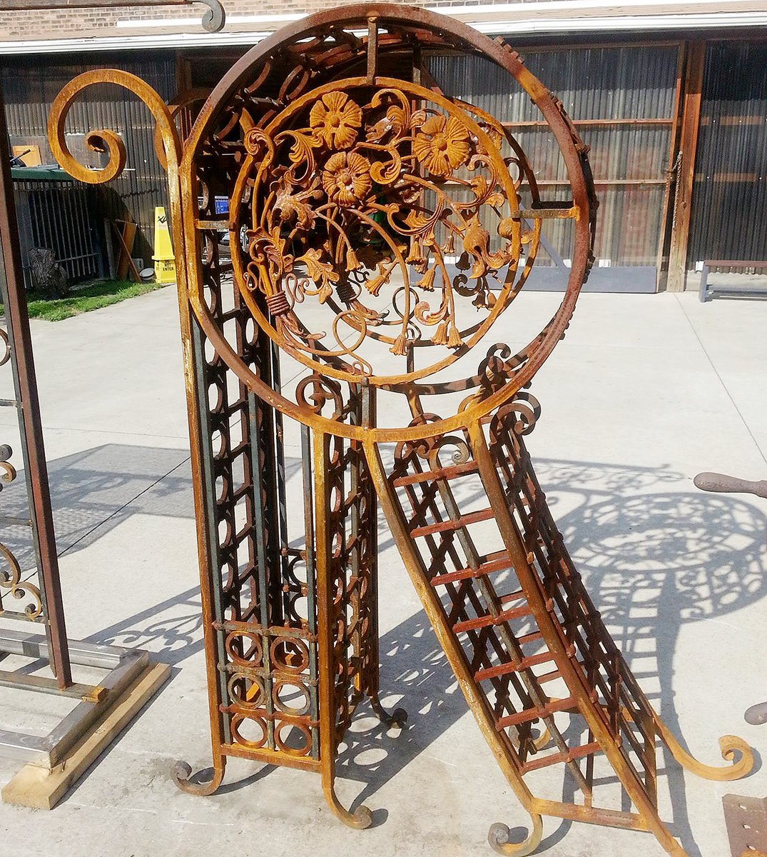 DeadlineDetroit's tweet photo. #DetroitLooksLikeThis at C.A.N. Art Handworks, which fabricates ornamental architectural metalwork at 2264 Wilkins St, east of Eastern Market
This example of its craftsmanship is part of a set spelling out D-E-T-R-O-I-T in stylized iron letters. | #StreetArt #DetroitCityOfDesign https://t.co/nyYJ60ei9f