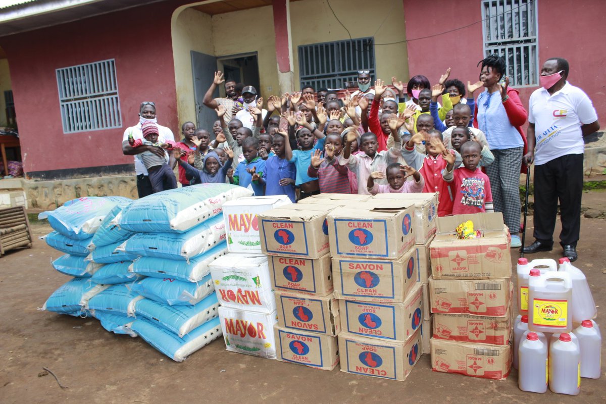 MbengwiO's tweet photo. @EricAkuta &amp; wife @EdnaAkuta, founders of Eric Akuta Foundation have made a donation of food/material assistance worth close to a million Frs to House of Hope Orphanage Mbengwi. 

Click on link to read more..
https://t.co/lBLVyrM8CA

Mbengwi Online, Covering Mbengwi &amp; Beyond https://t.co/eDM2yoKEFN