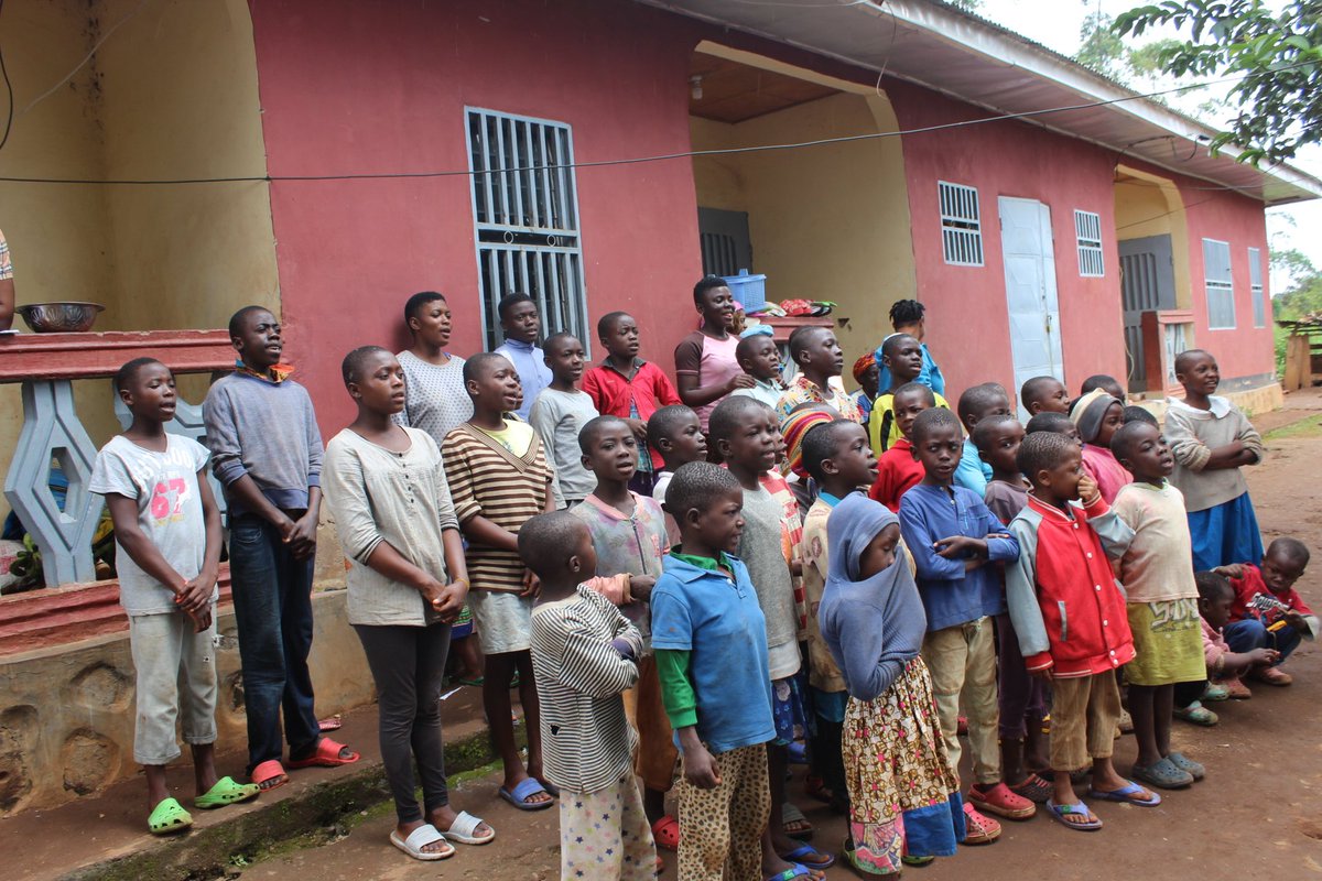 MbengwiO's tweet photo. @EricAkuta &amp; wife @EdnaAkuta, founders of Eric Akuta Foundation have made a donation of food/material assistance worth close to a million Frs to House of Hope Orphanage Mbengwi. 

Click on link to read more..
https://t.co/lBLVyrM8CA

Mbengwi Online, Covering Mbengwi &amp; Beyond https://t.co/eDM2yoKEFN